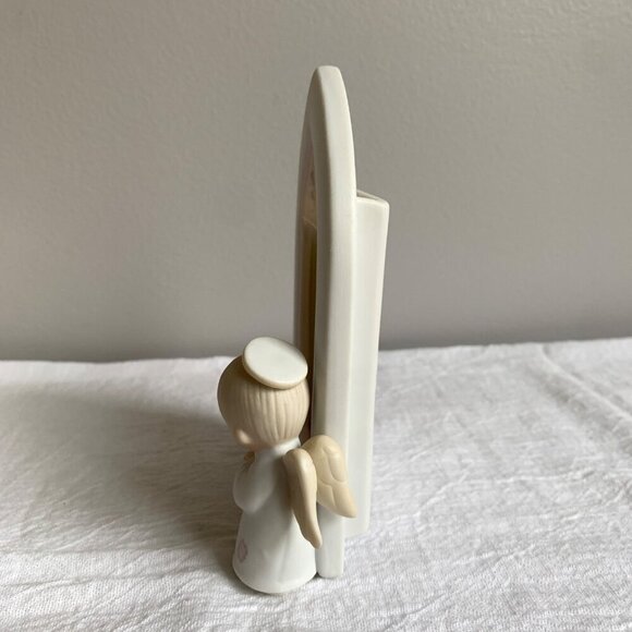 Precious Moments E-7168 1981 Cathedral Shape Picture Frame w/ Boy Angel - Picture 6 of 8